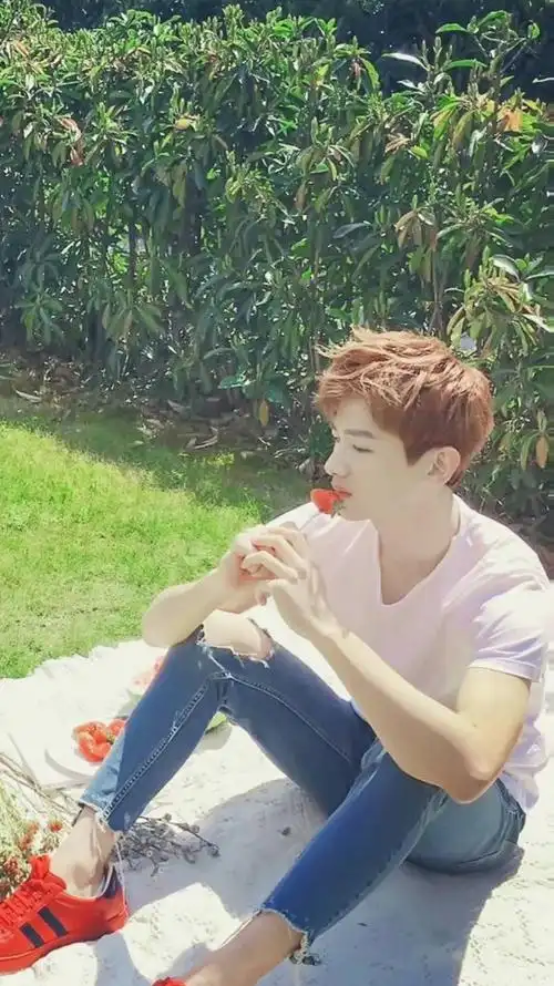 来品品白敬亭的这个脚踝真的是我见过的最好看的脚踝