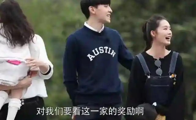 邓伦见到李沁说话都结巴还要抱抱李沁一脸娇羞欲捶他