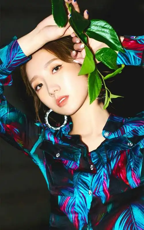 孟美岐高清俏丽美照,时尚俏丽!