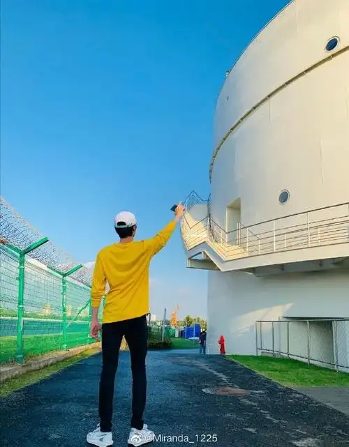 赖冠霖背影合集 连背影都在撩人