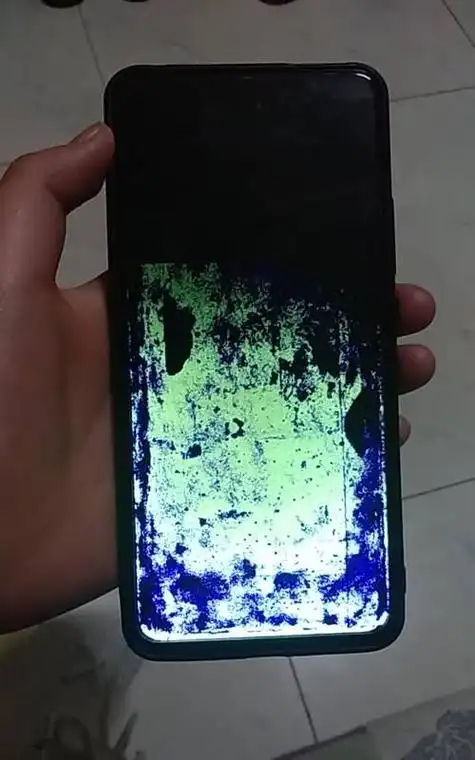 这属于新款的手机,因此更换内屏价格是非常贵的,可能要600~800元才能