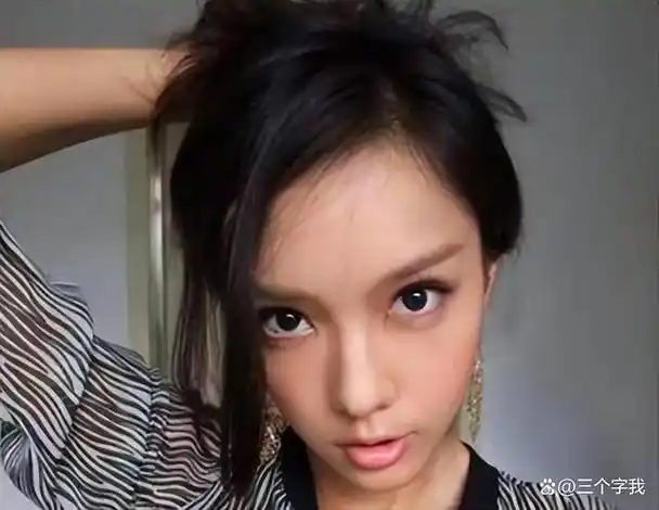 回国之后不久,王思聪认识了自己的第二任女友王颖.