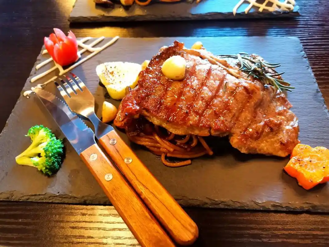 建昌西街牛排,只做手工原切牛排,试菜阶段,暂时没开业#爱生活 - 抖音