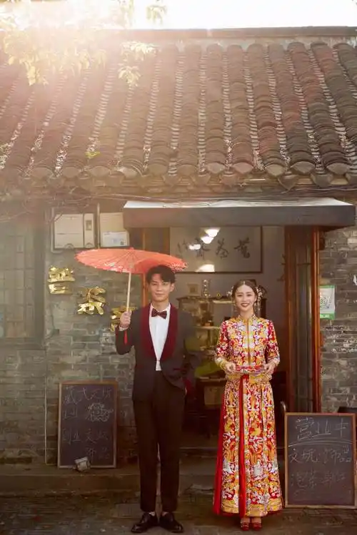 复古中式秀禾服婚纱照