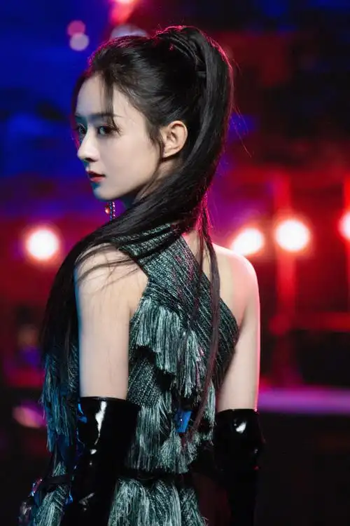 赵丽颖寻龙传说大片图片中的她飒爽英姿霸气外露