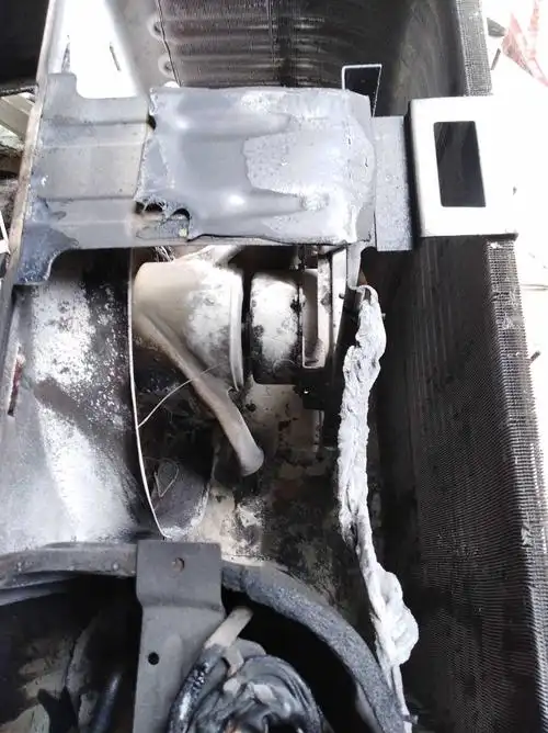 空调压缩机爆炸起火