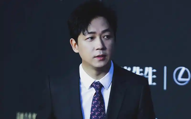 40岁男演员的无奈,3年没戏拍很迷惑,在家带孩子做家庭煮夫!