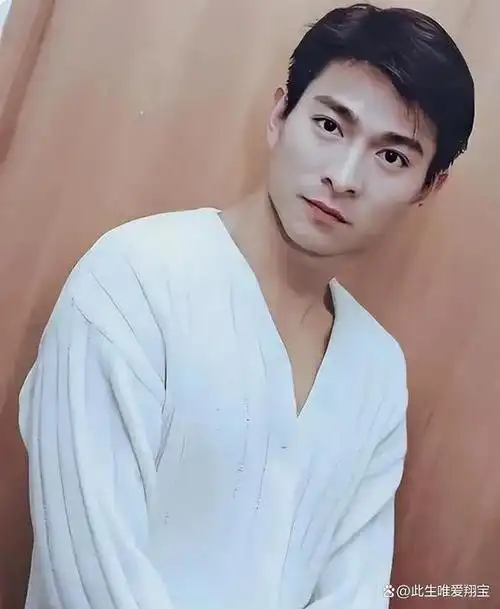 甘愿被藏21年,46岁高龄生子,朱丽倩为了刘德华到底有多能忍