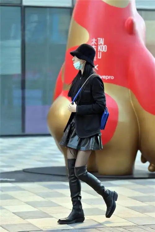 春天适合穿着过膝靴大腿靴也有不少人选择穿出特别的感觉