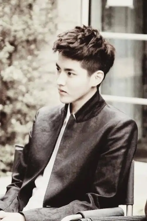 你以为吴亦凡只靠板寸头来撩妹的吗英文(吴亦凡短发板寸头)