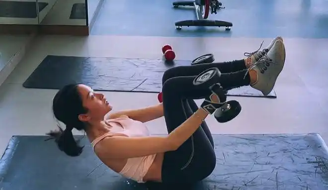 杨采钰就曾在社交平台上经常晒出自己的健身视频,从视频中来看,杨采钰