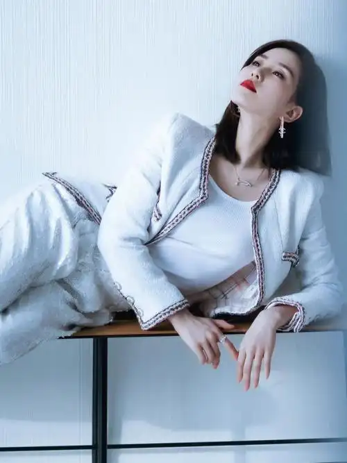 刘诗诗香奈儿时尚芭莎