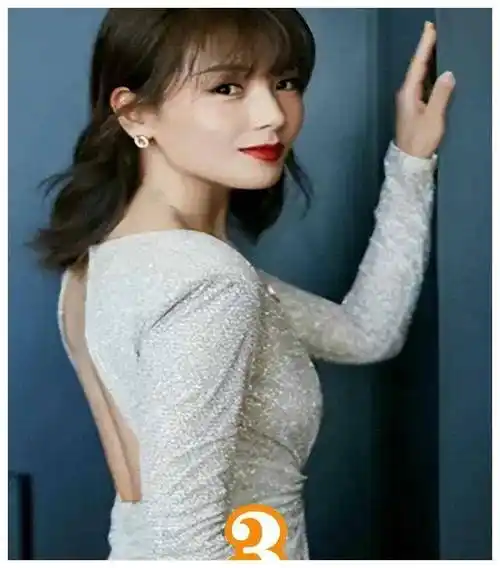 原创刘涛被抱在怀里细心观察他的手上小动作人品真实一览无余