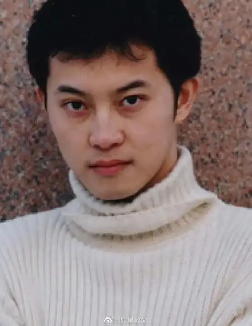 他以前可是军艺校草呀,究竟经历了什么#沙溢早期旧照