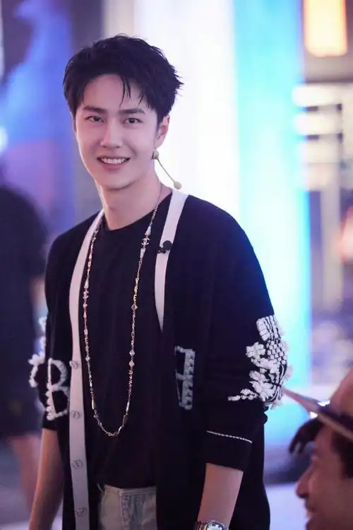 王一博街舞5毛衣造型剧照