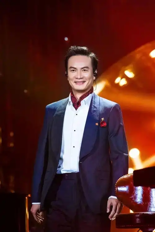 用琴键弹出李泉"肆意洒脱"的小众音乐改编,一起聆听"钢琴王子"背后的