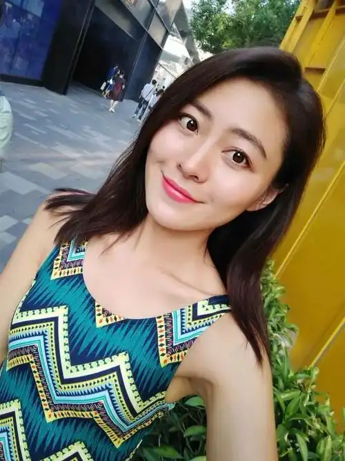 女生自拍姿势大全8个拍照姿势自拍好看的人都这么拍