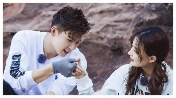 徐璐新恋情曝光与小5岁鲜肉男星约会男方颜值不输张铭恩