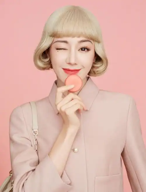 甜心芭比@dear-迪丽热巴实在俏皮可爱,惬意畅享她甜蜜浪漫的下午茶