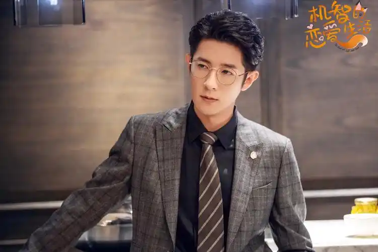 季肖冰出道多年,参与过多部优质影视剧的拍摄,通过细腻的表演和真诚的