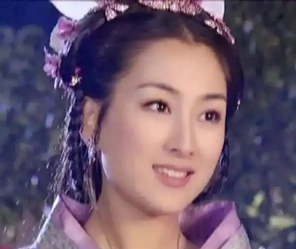 大多也是这些老前辈的剧照,而马苏饰演的女主剧照反而少得可怜