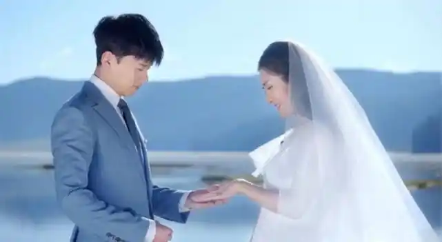 原创张杰晒出和谢娜合照庆结婚十周年深情表白妻子小细节超甜