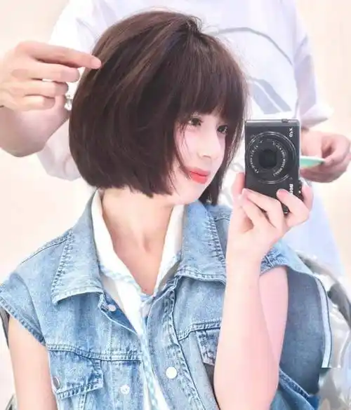 今夏很好看的5款减龄短发,简单好打理!_刘海_头发_修剪