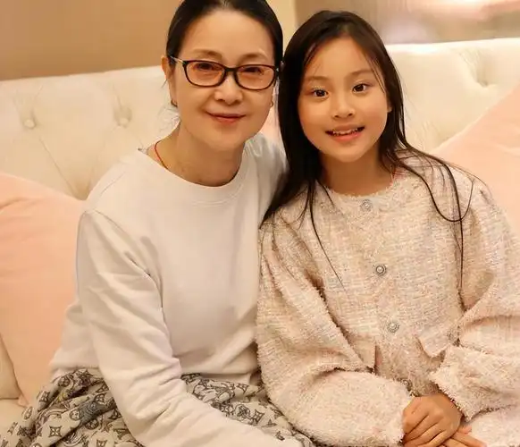 回顾李小璐的母亲张伟欣挽救过女儿的婚姻现在我的心最痛