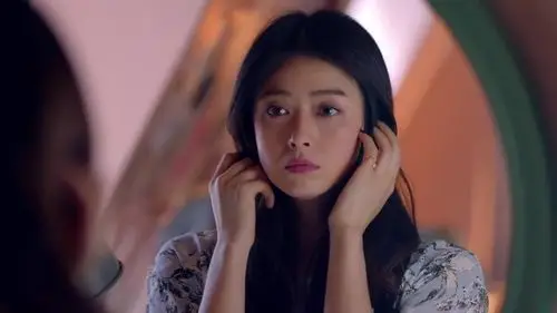 欢乐颂樊胜美照镜子对自己说值得拥有最好的