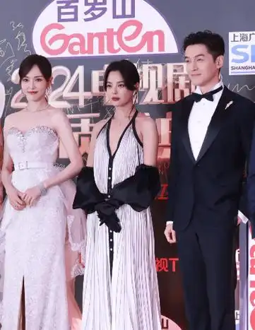 唐嫣关晓彤辛芷蕾红毯争艳 —— 众星璀璨,谁最耀眼?