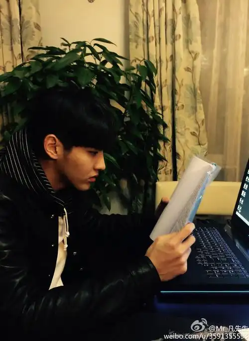 小鲜肉吴亦凡超私密生活照 吴亦凡自拍图片 吴亦凡图片集