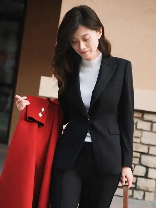 气质女总裁##秋天穿什么##大衣穿搭##北京秋天##东坝郊野公园