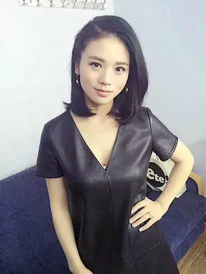 黄英携新歌做客《美俏》肌肤细滑似婴儿