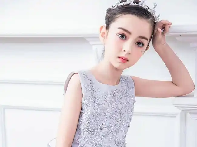 人,玛尔娜妈妈是我们中国人,所以小小年纪的玛尔娜还是位中美混血儿