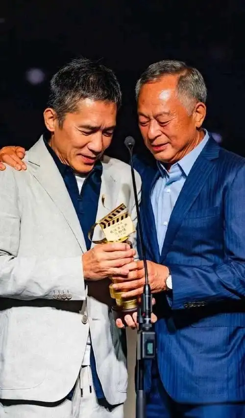 香港电影导演会颁奖典礼:梁朝伟余香凝获最佳男女主,古天乐显老