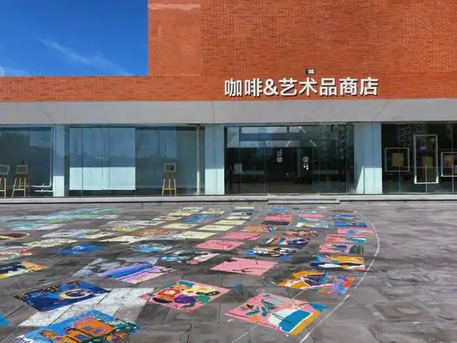 宋庄是一个画家村,随处可见美术馆,工作室,是一个不折不扣的艺术小镇