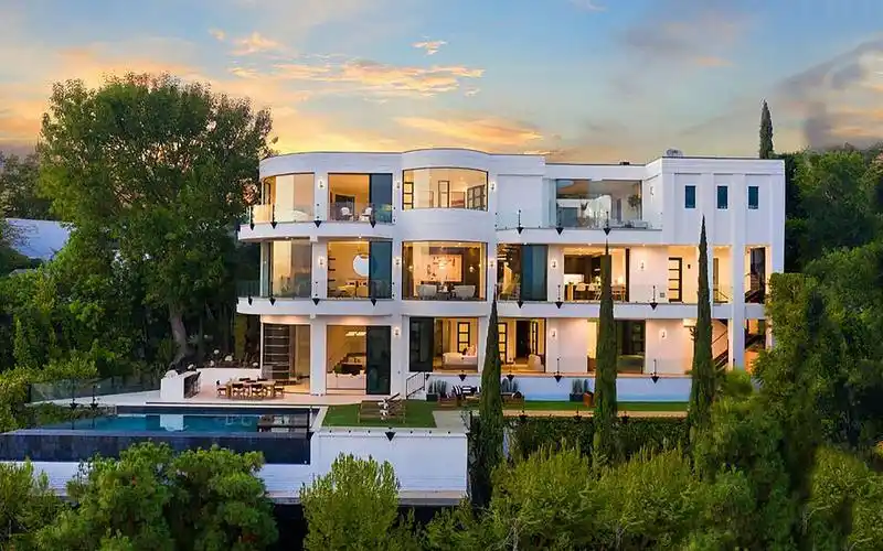 6亿轻奢豪宅,现代简约风格山顶别墅,俯览整个洛杉矶,轻奢现代风别墅