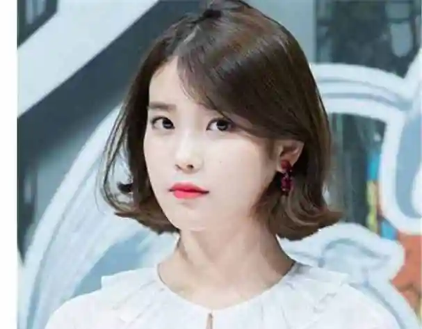 高发际线女孩告别高马尾吧,小心暴露缺点,4款发型让你更有气质