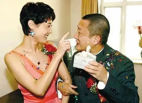 她25岁结婚当继母35岁嫁五婚男现与第一任丈夫复合