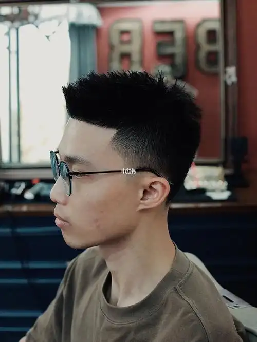 清爽男生短发适合所有男生好打理的发型