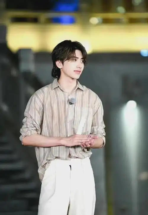 救命,男明星不做腋毛管理就算了,至少应该做一下肚毛管理吧|蔡徐坤