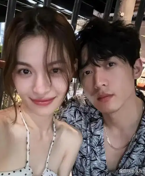 刘大锤再爆料恋情瓜魏大勋秦岚一起在三亚过年这是要公开了