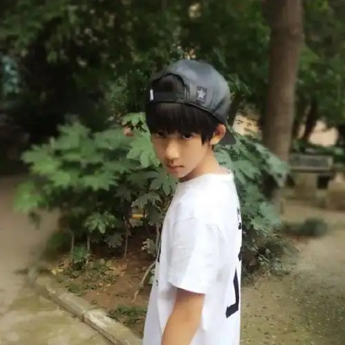 会长大人的幸福我体会不了贺峻霖小时候照片无水印@时代少年团-贺峻霖