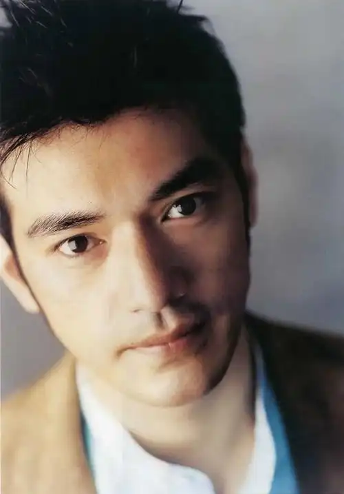 50岁金城武,单身隐居日本六年: 已退圈,勿扰……|金城武_新浪财经