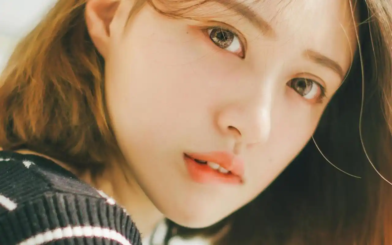 大眼美女私房写真高清桌面壁纸