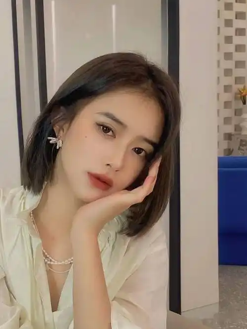 2021流行网红性感锁骨短发