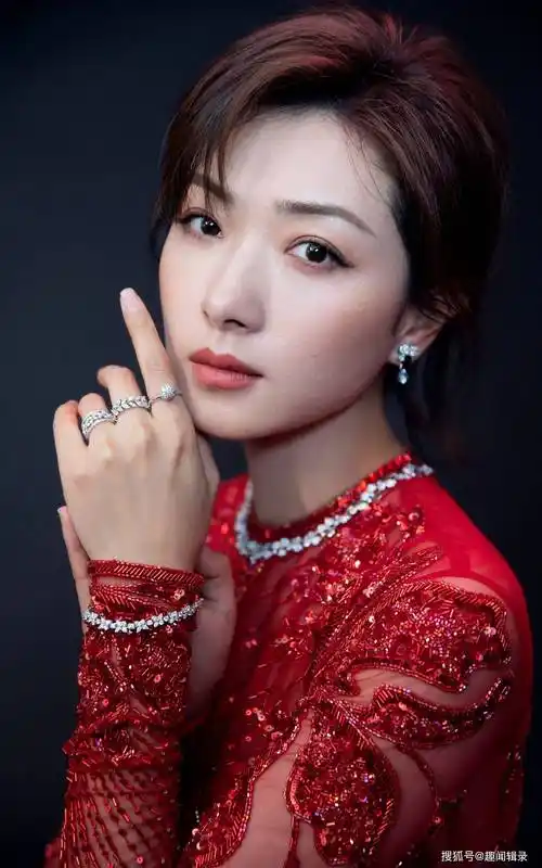 万茜的美,是那种清新脱俗,自然大方的美.