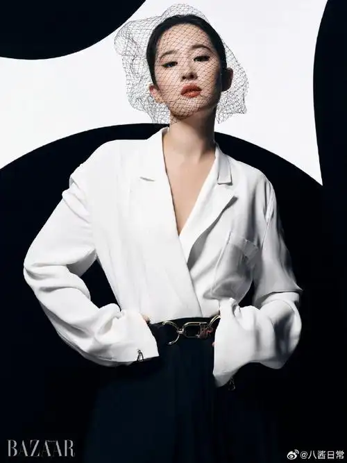 刘亦菲时尚芭莎4月刊封面##刘亦菲抹胸裙