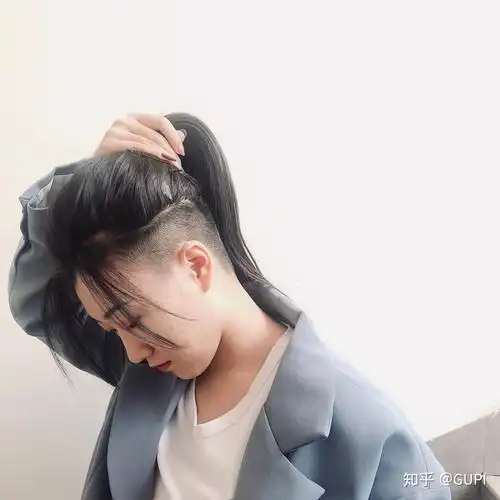你们觉得女生把脑袋后面的头发剃了怎么样? - 知乎
