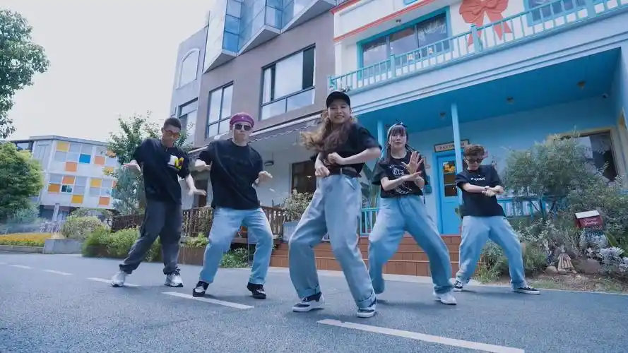 第壹街舞_成都少儿街舞培训_素质教育助力全面成长